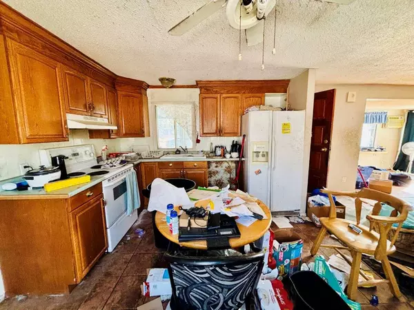 6724 17 AVE SE #13, Calgary, AB T2A 0W5