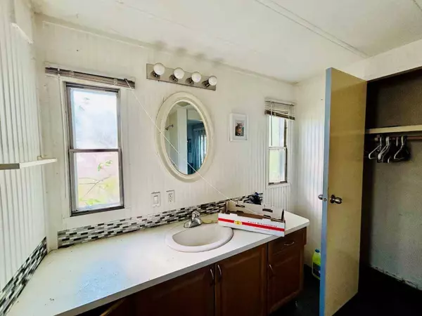 6724 17 AVE SE #13, Calgary, AB T2A 0W5