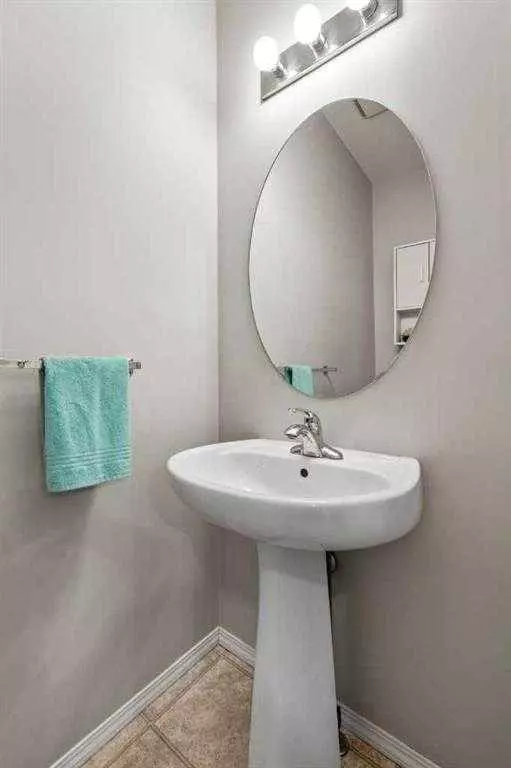 720 Willowbrook RD NW #702, Airdrie, AB T4B 2Y9