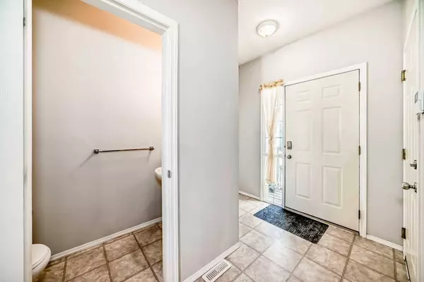 720 Willowbrook RD NW #702, Airdrie, AB T4B 2Y9