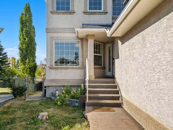 216 Stonegate PL NW, Airdrie, AB T4B 2P3