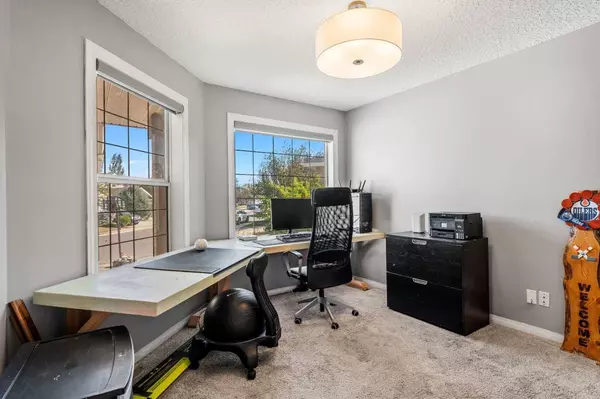 216 Stonegate PL NW, Airdrie, AB T4B 2P3