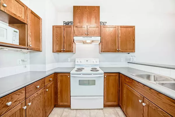 720 Willowbrook RD NW #702, Airdrie, AB T4B 2Y9