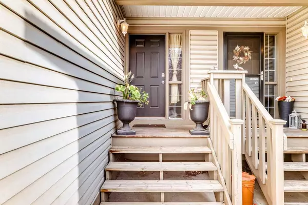 720 Willowbrook RD NW #702, Airdrie, AB T4B 2Y9