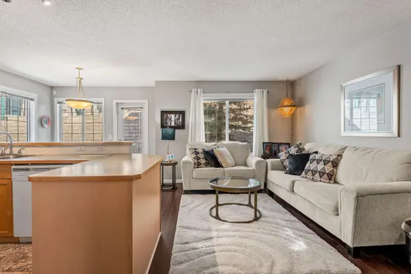 18 Hidden Creek Rise NW, Calgary, AB T3A 6L5