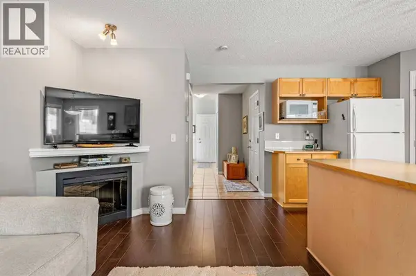 18 Hidden Creek Rise NW, Calgary, AB T3A6L5