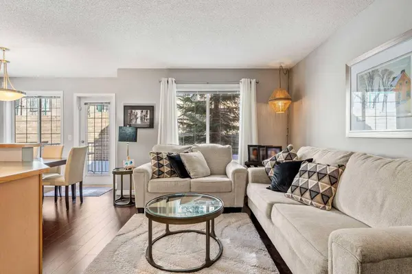 18 Hidden Creek Rise NW, Calgary, AB T3A 6L5