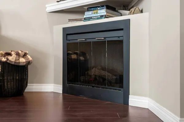 18 Hidden Creek Rise NW, Calgary, AB T3A 6L5