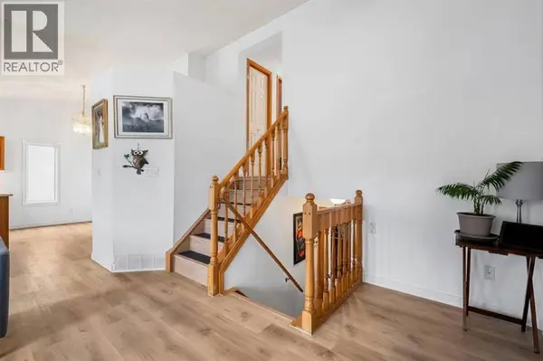 1667 Meadowbrook Drive SE, Airdrie, AB T4A2A4