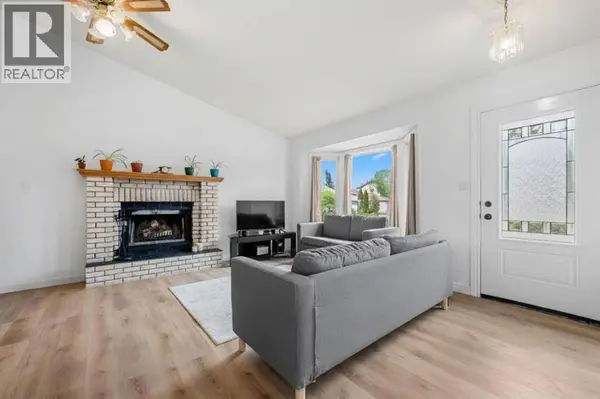 1667 Meadowbrook Drive SE, Airdrie, AB T4A2A4