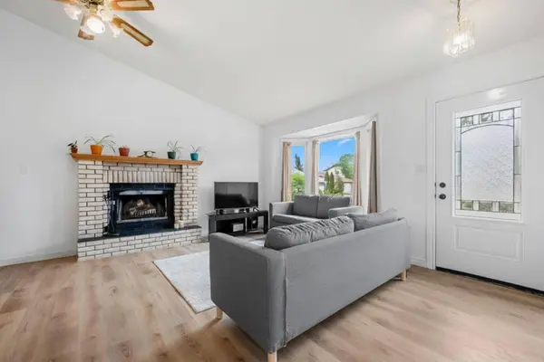 1667 Meadowbrook DR SE, Airdrie, AB T4A 2A4