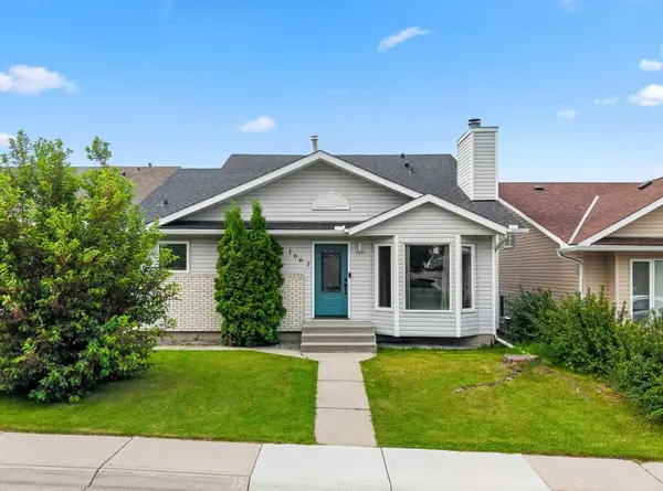 1667 Meadowbrook DR SE, Airdrie, AB T4A 2A4