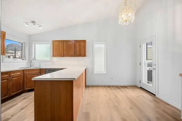 1667 Meadowbrook DR SE, Airdrie, AB T4A 2A4