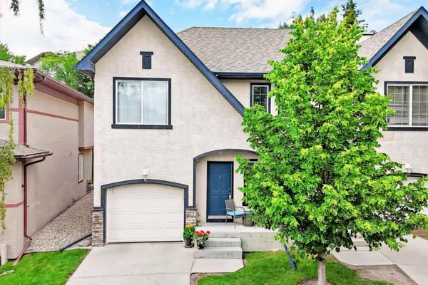 18 Hidden Creek Rise NW, Calgary, AB T3A 6L5