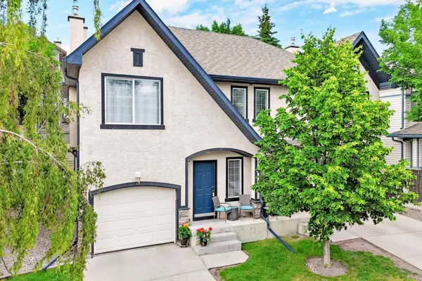 18 Hidden Creek Rise NW, Calgary, AB T3A 6L5