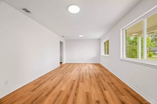 5081 Matthew Rd, Pace, FL 32571