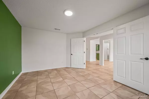 4263 Crosswinds Dr, Milton, FL 32583