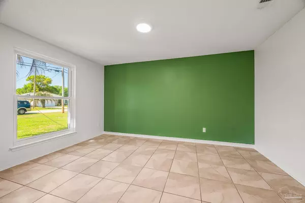 4263 Crosswinds Dr, Milton, FL 32583