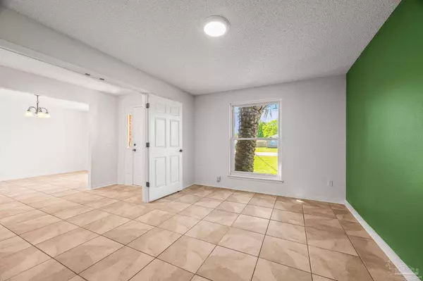 4263 Crosswinds Dr, Milton, FL 32583