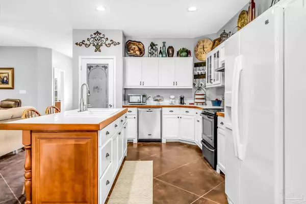 2301 Parker Rd, Cantonment, FL 32533