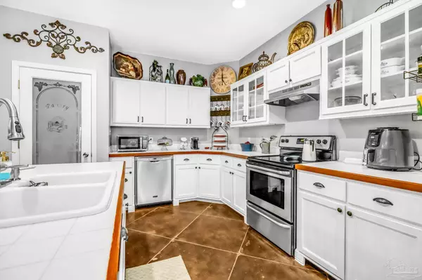 2301 Parker Rd, Cantonment, FL 32533