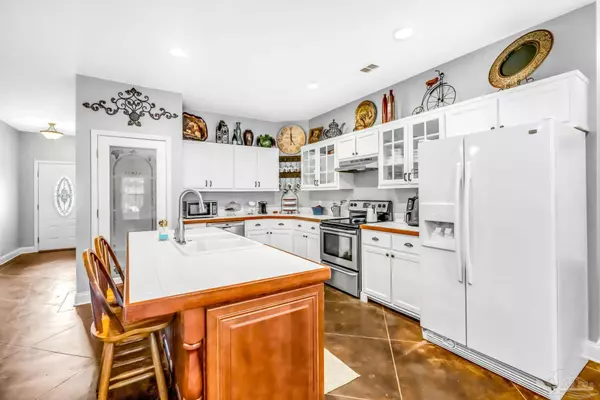 2301 Parker Rd, Cantonment, FL 32533