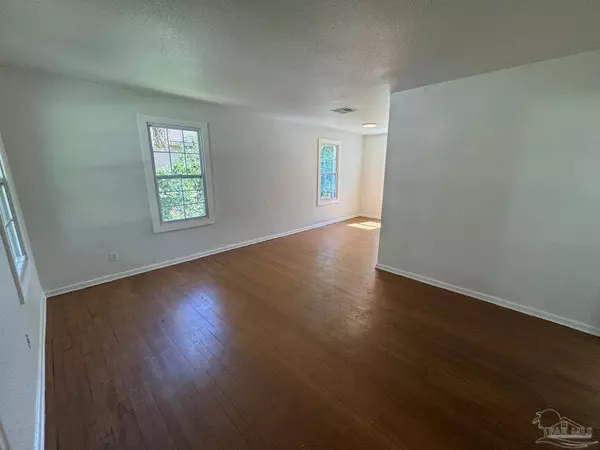 811 W Jordan St, Pensacola, FL 32501