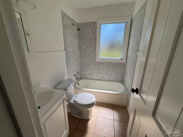 811 W Jordan St, Pensacola, FL 32501