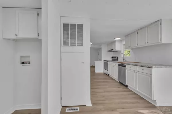 8369 Lucena St, Navarre, FL 32566