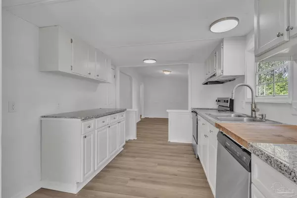 8369 Lucena St, Navarre, FL 32566