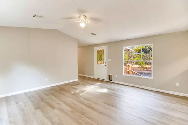 169 White Road, Defuniak Springs, FL 32433