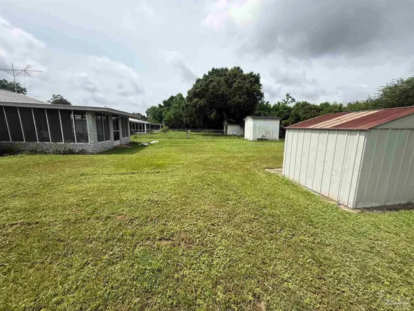 4373 Pine Villa Cir, Pace, FL 32571