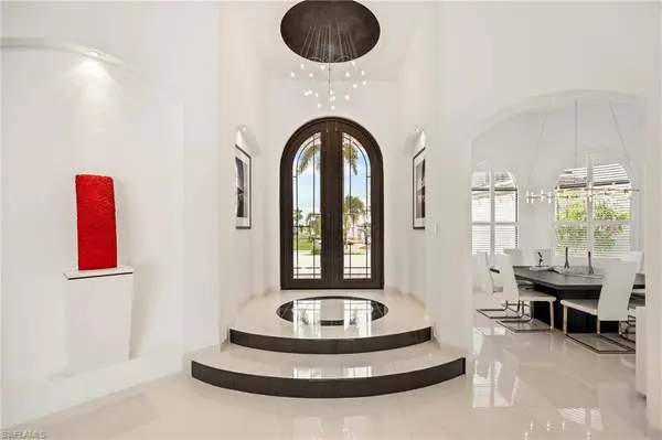 4944 Normandy CT, Cape Coral, FL 33904