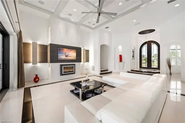 4944 Normandy CT, Cape Coral, FL 33904