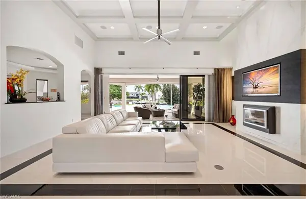 4944 Normandy CT, Cape Coral, FL 33904