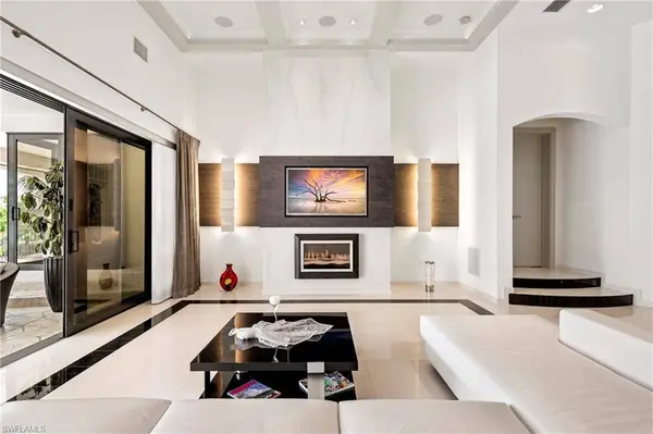 4944 Normandy CT, Cape Coral, FL 33904