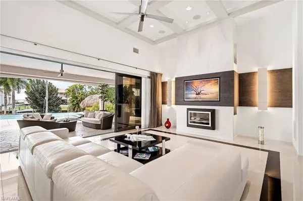 4944 Normandy CT, Cape Coral, FL 33904