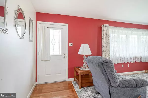 120 E LAKE AVE, Blackwood, NJ 08012