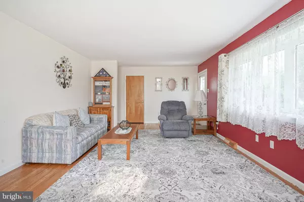 120 E LAKE AVE, Blackwood, NJ 08012