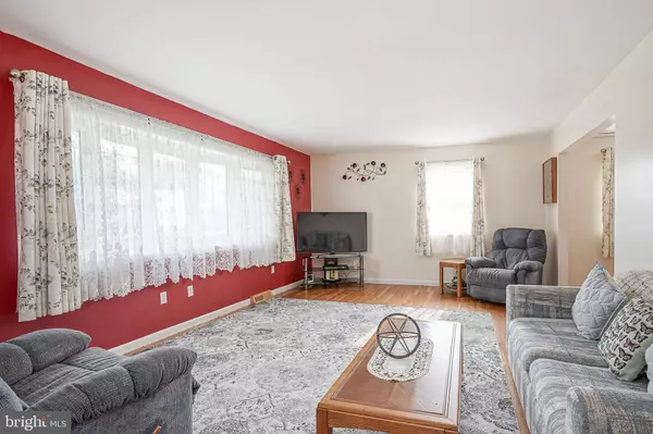 120 E LAKE AVE, Blackwood, NJ 08012