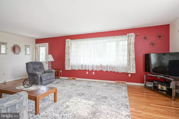 120 E LAKE AVE, Blackwood, NJ 08012