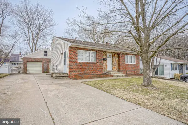 65 E MAPLE AVE, Bellmawr, NJ 08031