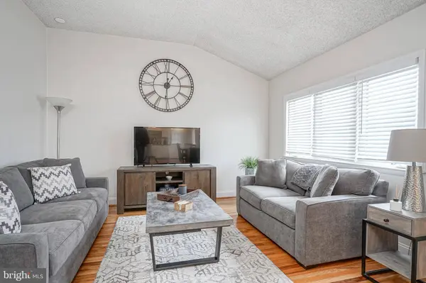 65 E MAPLE AVE, Bellmawr, NJ 08031