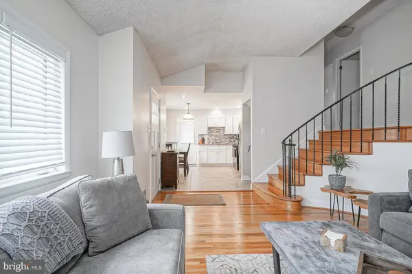 65 E MAPLE AVE, Bellmawr, NJ 08031