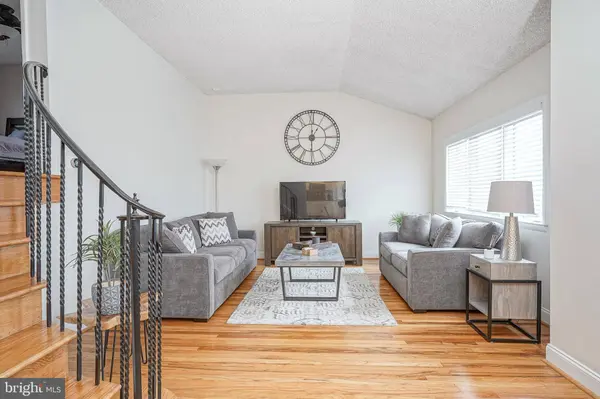 65 E MAPLE AVE, Bellmawr, NJ 08031