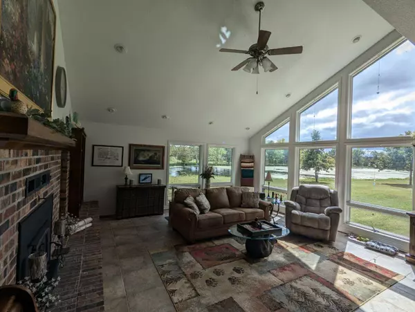 11328 Jolly Mill LN, Pierce City, MO 65723