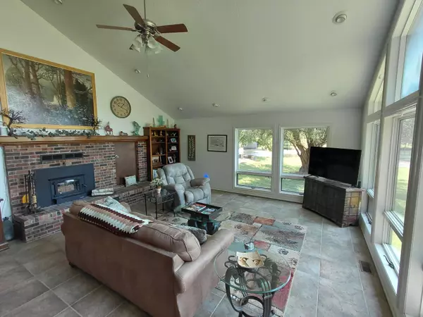 11328 Jolly Mill LN, Pierce City, MO 65723