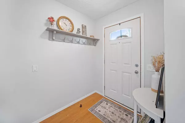 5625 Silverdale DR Northwest #18, Calgary, AB T3L 1L2