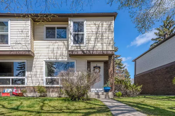 5625 Silverdale DR Northwest #18, Calgary, AB T3L 1L2