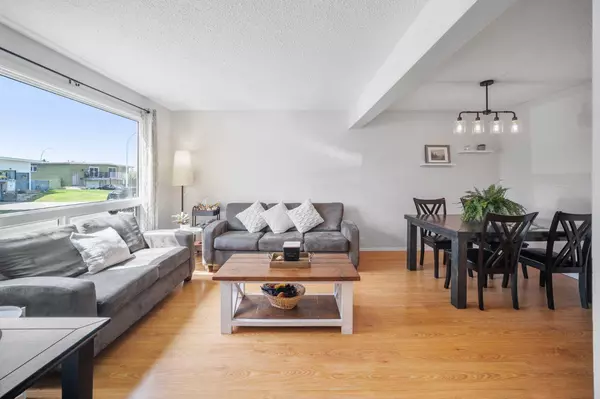 5625 Silverdale DR Northwest #18, Calgary, AB T3L 1L2